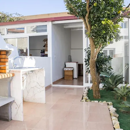 Apartment 2 Bedroom House&garden Lounge *