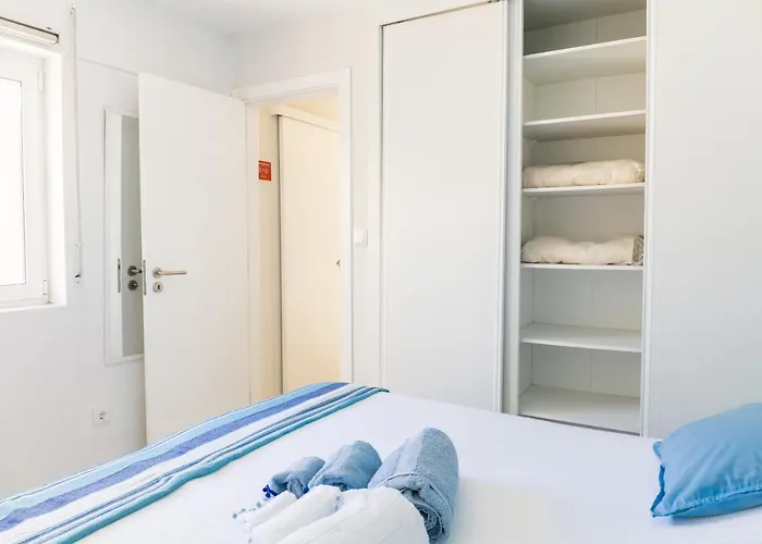 2 Bedroom House And Garden Lounge *